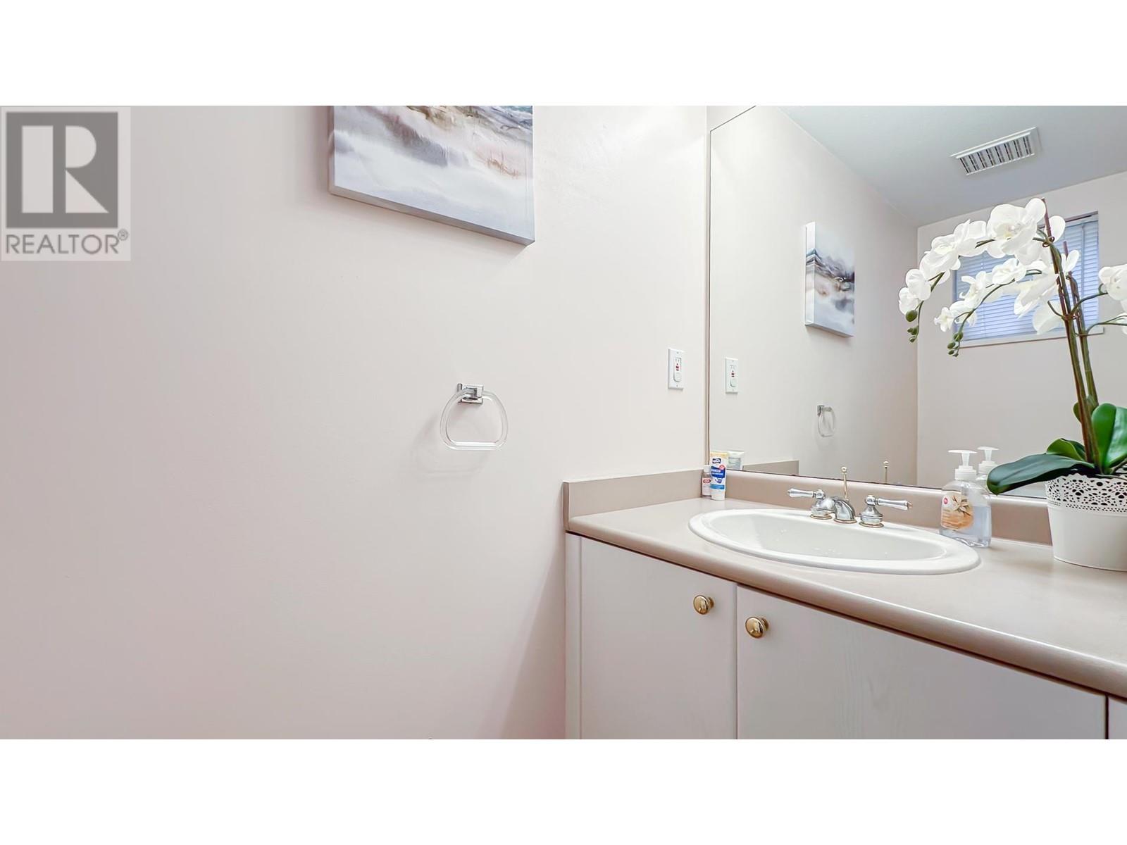 Listing Picture 13 of 33 : 2 7170 ANTRIM AVENUE, Burnaby / 本拿比 - 魯藝地產 Yvonne Lu Group - MLS Medallion Club Member