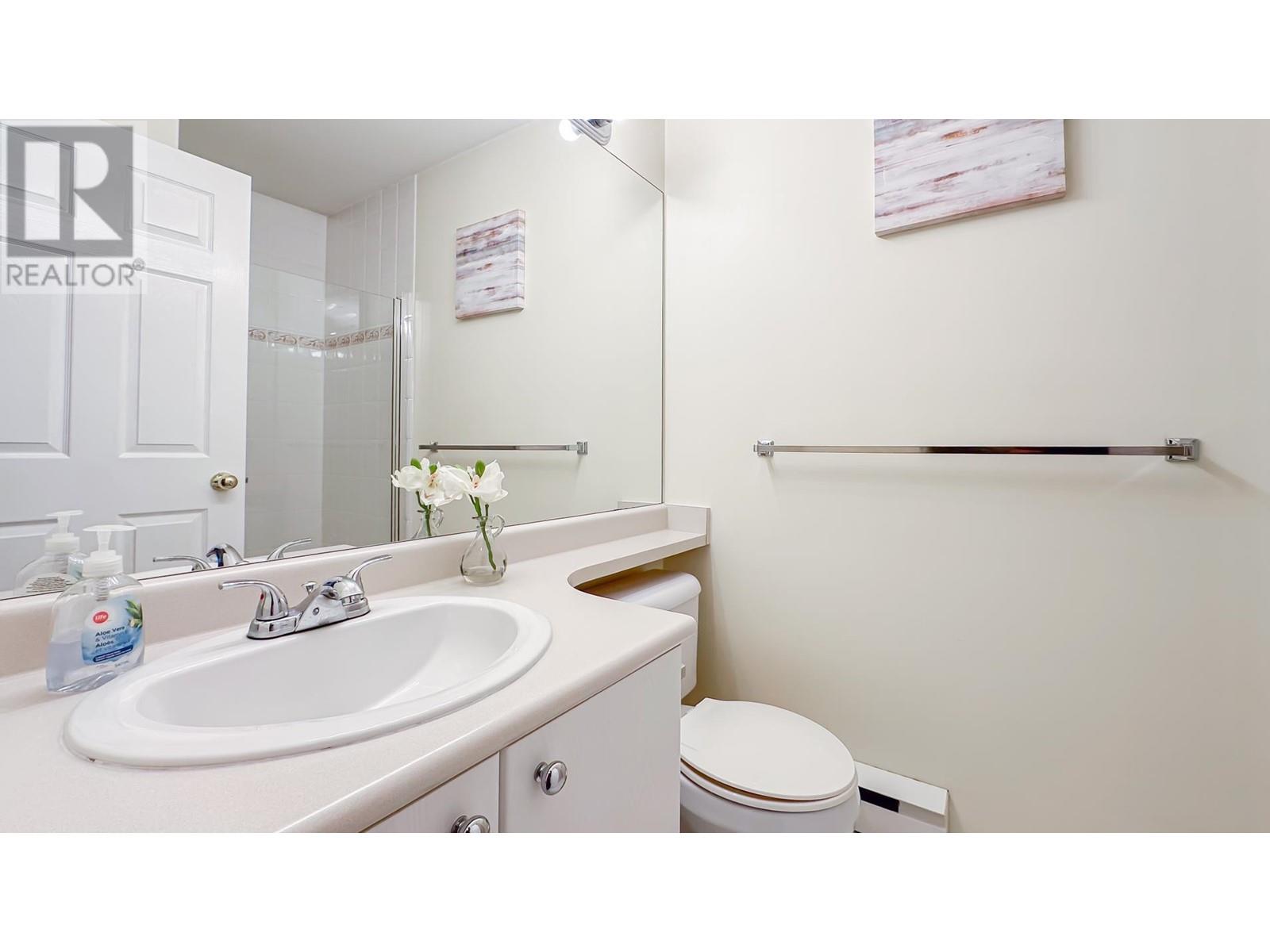 Listing Picture 23 of 33 : 2 7170 ANTRIM AVENUE, Burnaby / 本拿比 - 魯藝地產 Yvonne Lu Group - MLS Medallion Club Member