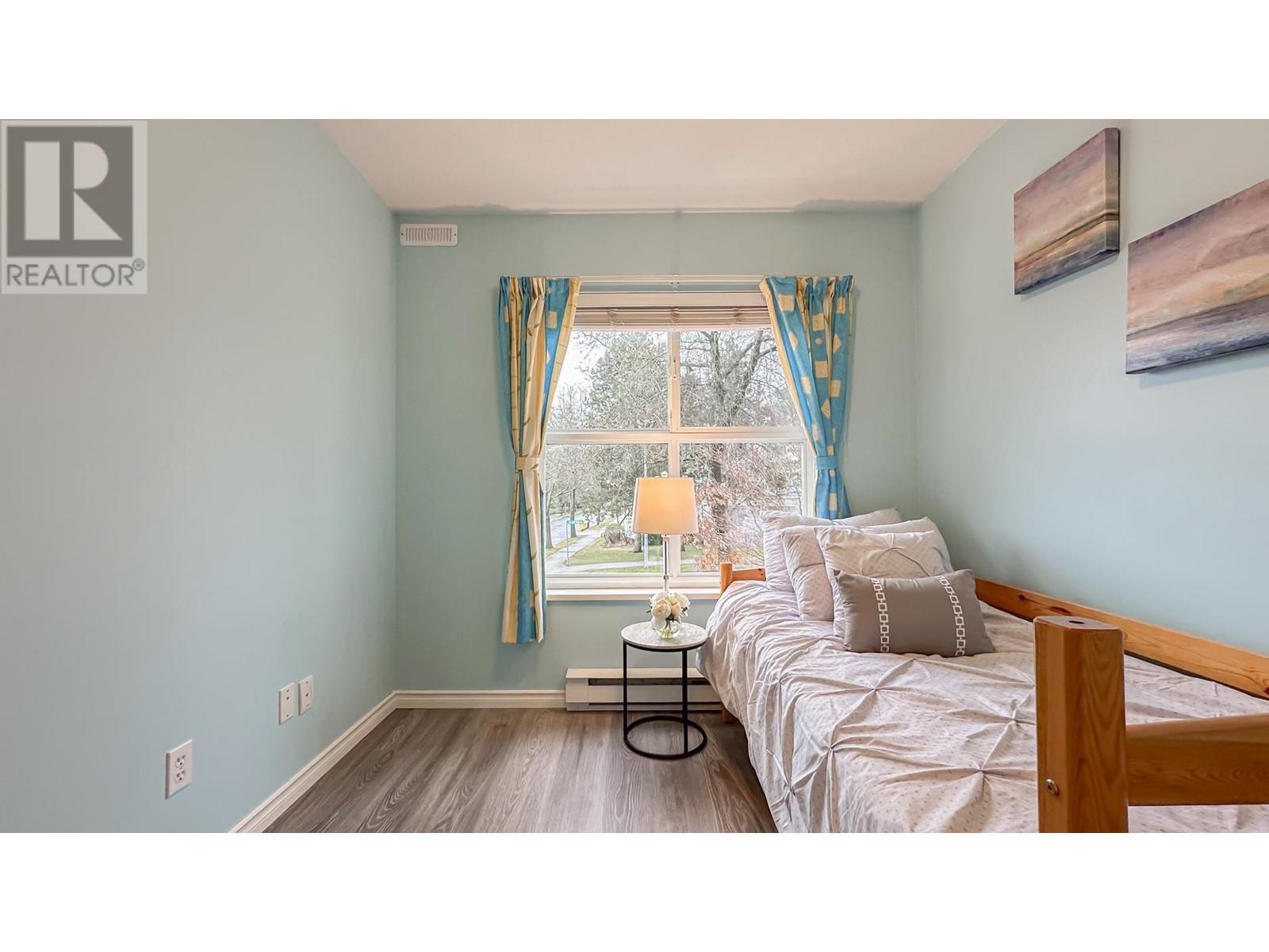 Listing Picture 21 of 33 : 2 7170 ANTRIM AVENUE, Burnaby / 本拿比 - 魯藝地產 Yvonne Lu Group - MLS Medallion Club Member