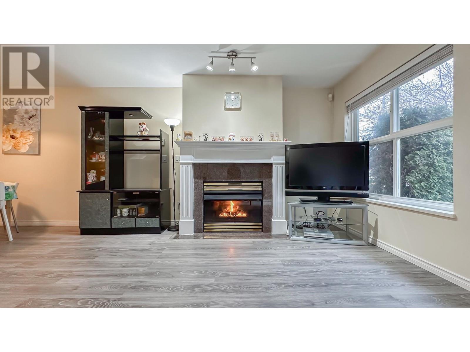 Listing Picture 7 of 33 : 2 7170 ANTRIM AVENUE, Burnaby / 本拿比 - 魯藝地產 Yvonne Lu Group - MLS Medallion Club Member