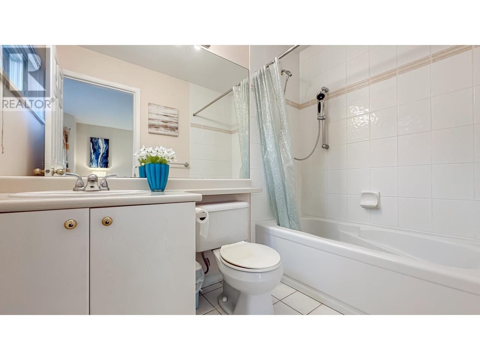 Listing Picture 17 of 33 : 2 7170 ANTRIM AVENUE, Burnaby / 本拿比 - 魯藝地產 Yvonne Lu Group - MLS Medallion Club Member