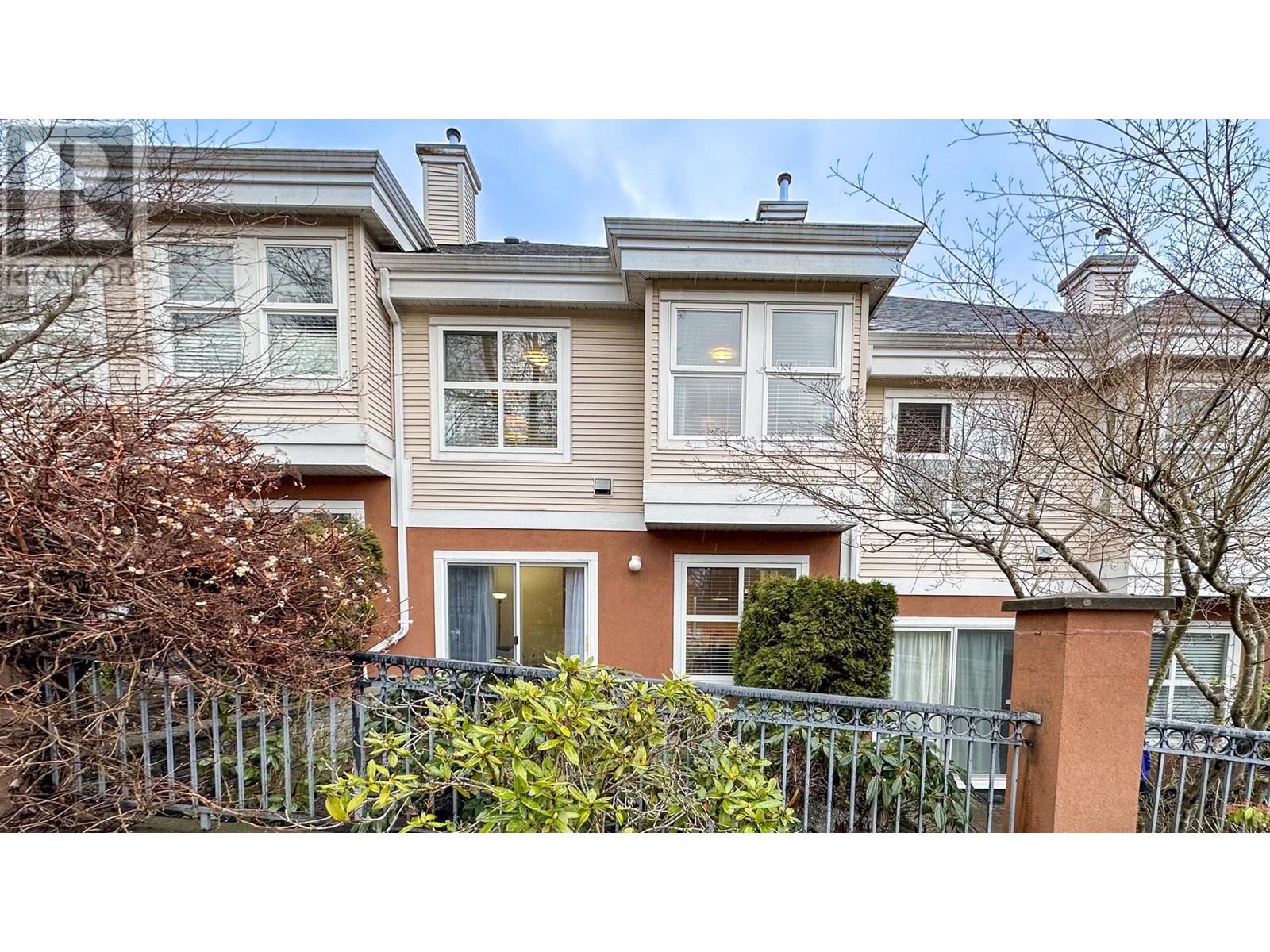 Listing Picture 2 of 33 : 2 7170 ANTRIM AVENUE, Burnaby / 本拿比 - 魯藝地產 Yvonne Lu Group - MLS Medallion Club Member