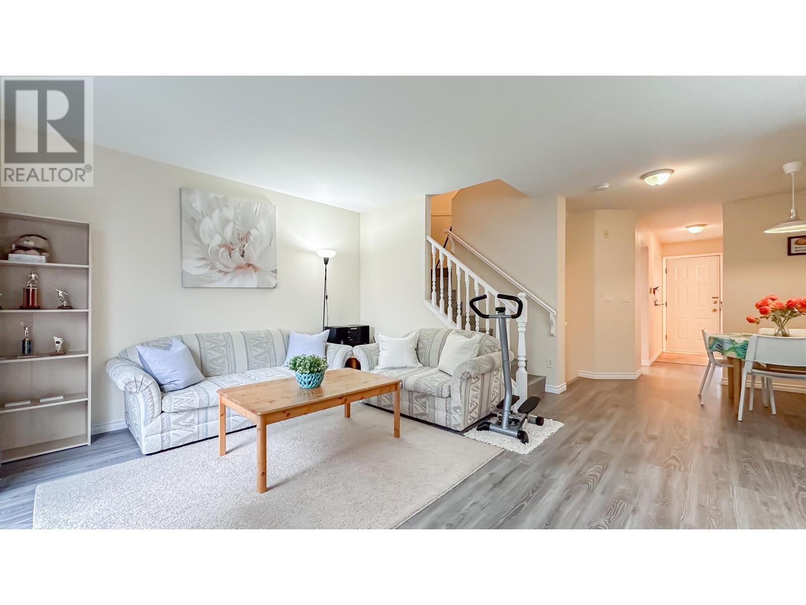 Listing Picture 6 of 33 : 2 7170 ANTRIM AVENUE, Burnaby / 本拿比 - 魯藝地產 Yvonne Lu Group - MLS Medallion Club Member