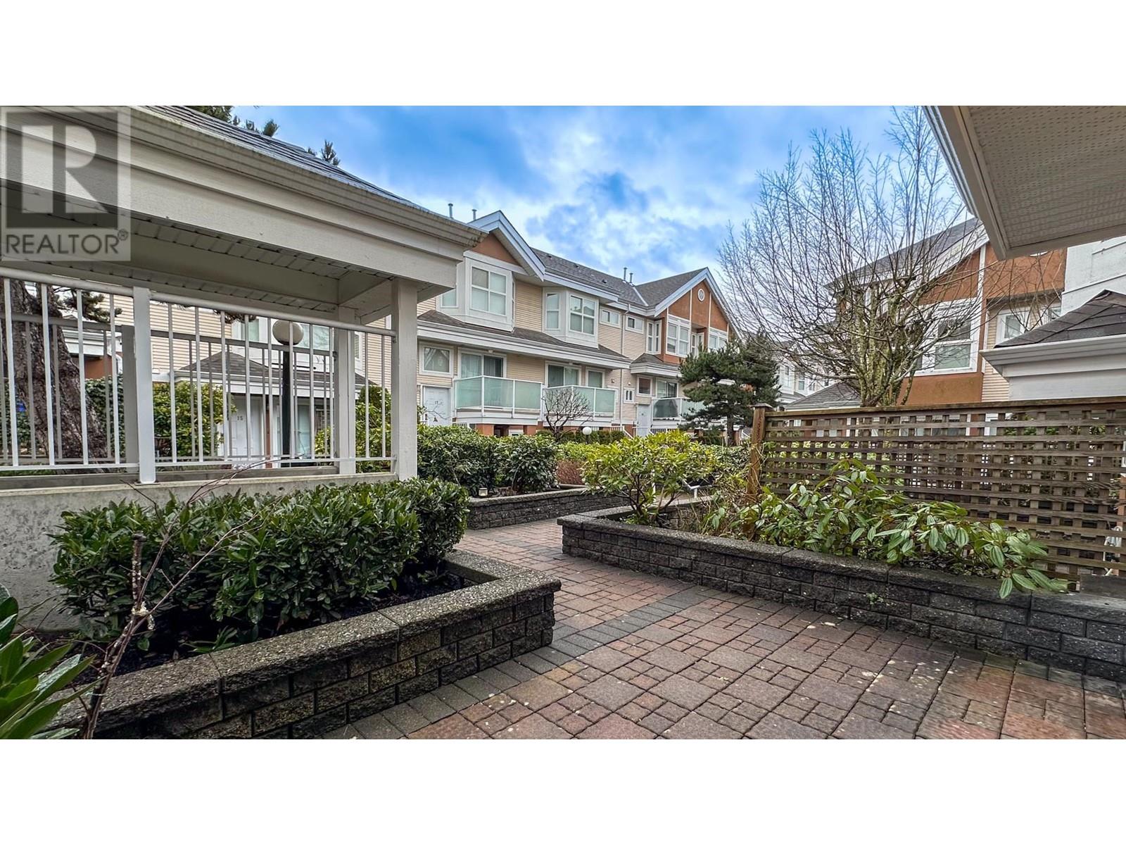 Listing Picture 30 of 33 : 2 7170 ANTRIM AVENUE, Burnaby / 本拿比 - 魯藝地產 Yvonne Lu Group - MLS Medallion Club Member