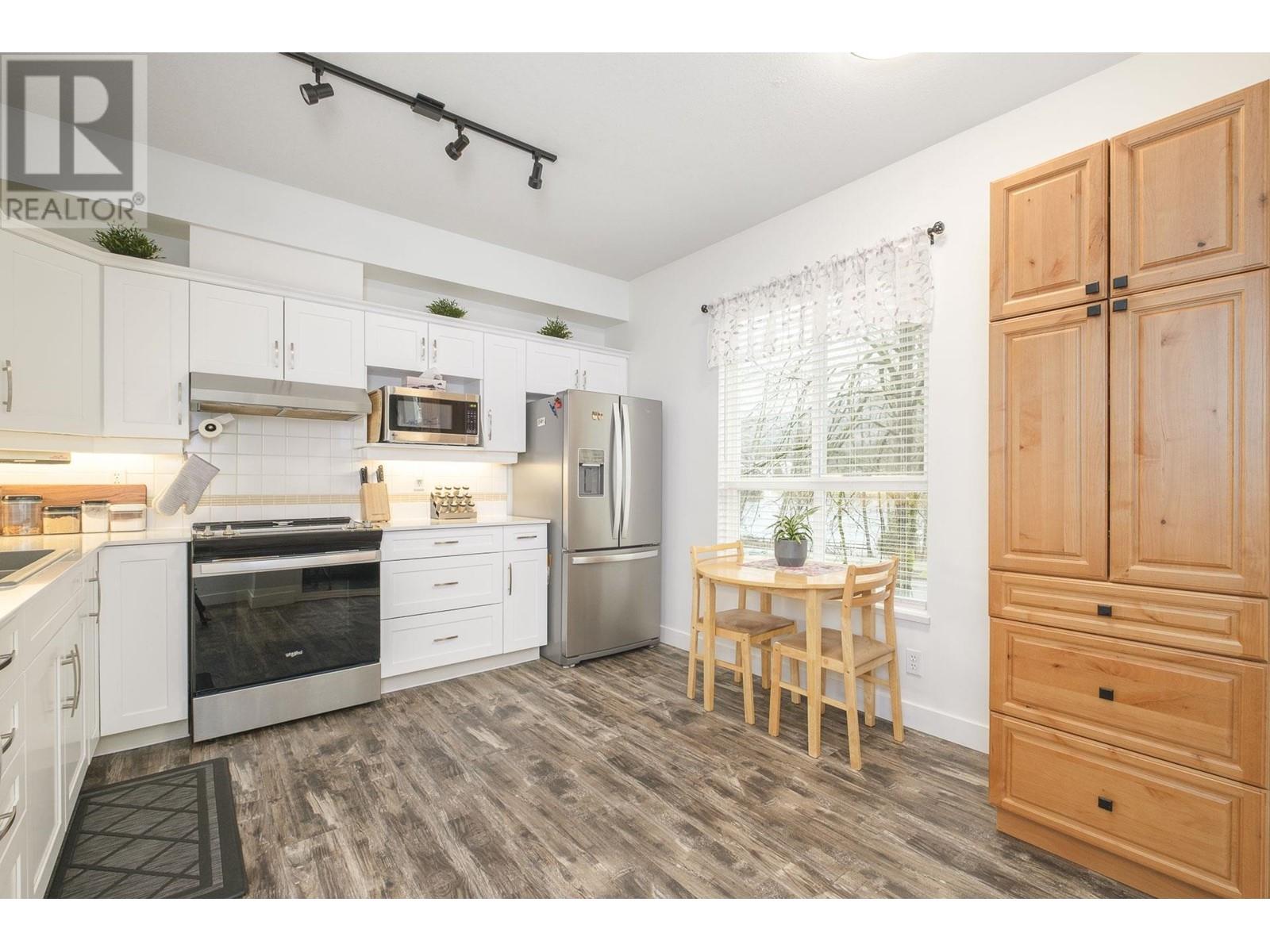 208 3098 Guildford Way, Coquitlam, British Columbia  V3B 7W8 - Photo 10 - R2970025