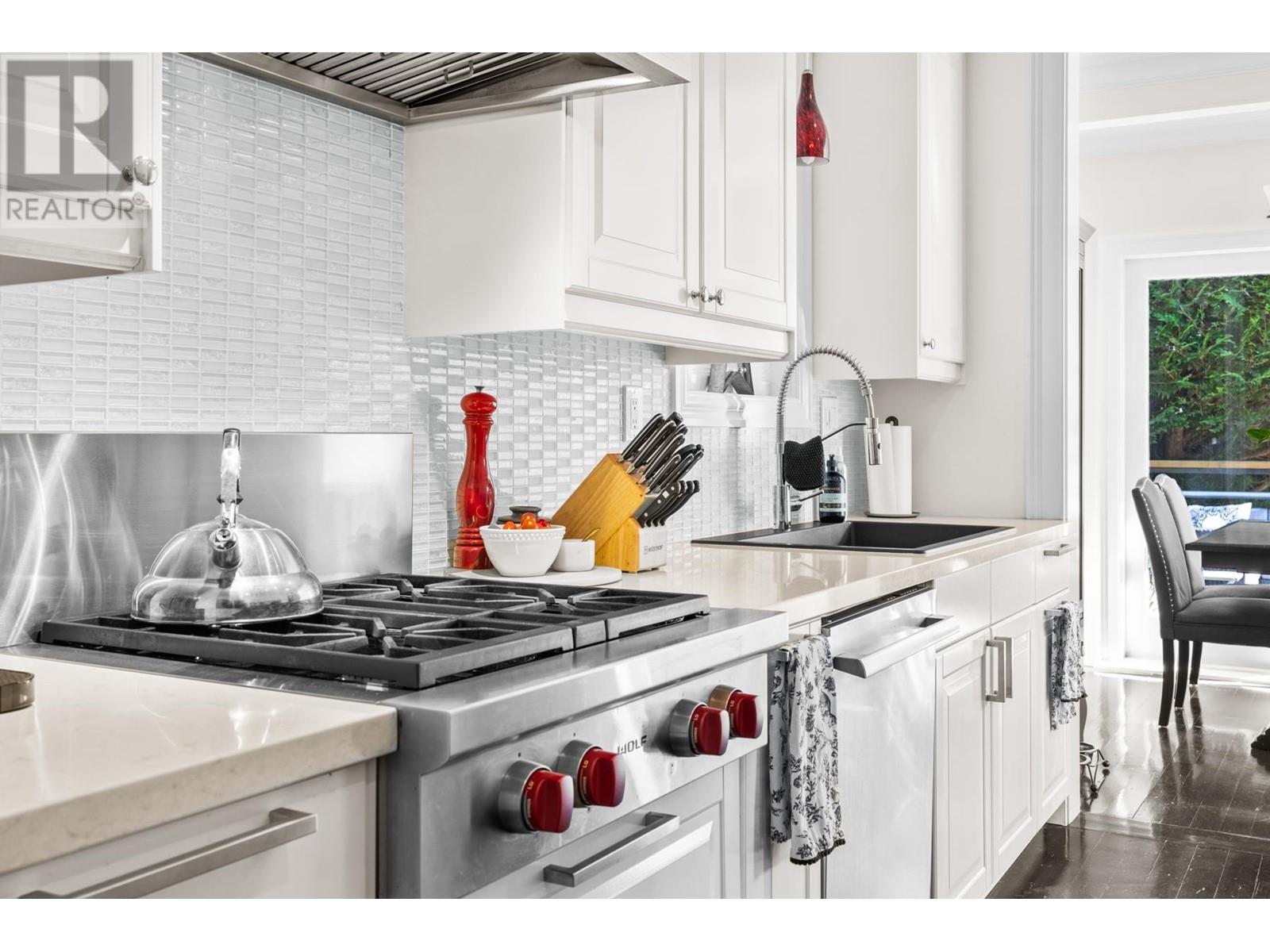 Listing Picture 18 of 40 : 2066 W 42ND AVENUE, Vancouver / 溫哥華 - 魯藝地產 Yvonne Lu Group - MLS Medallion Club Member