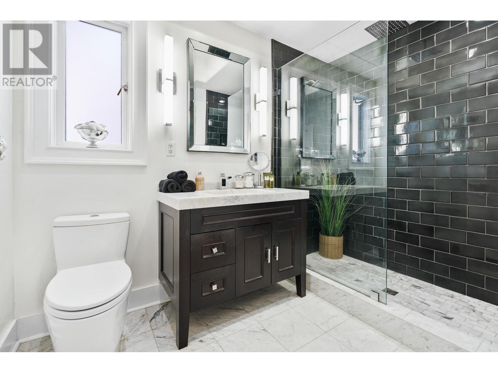 Listing Picture 24 of 40 : 2066 W 42ND AVENUE, Vancouver / 溫哥華 - 魯藝地產 Yvonne Lu Group - MLS Medallion Club Member