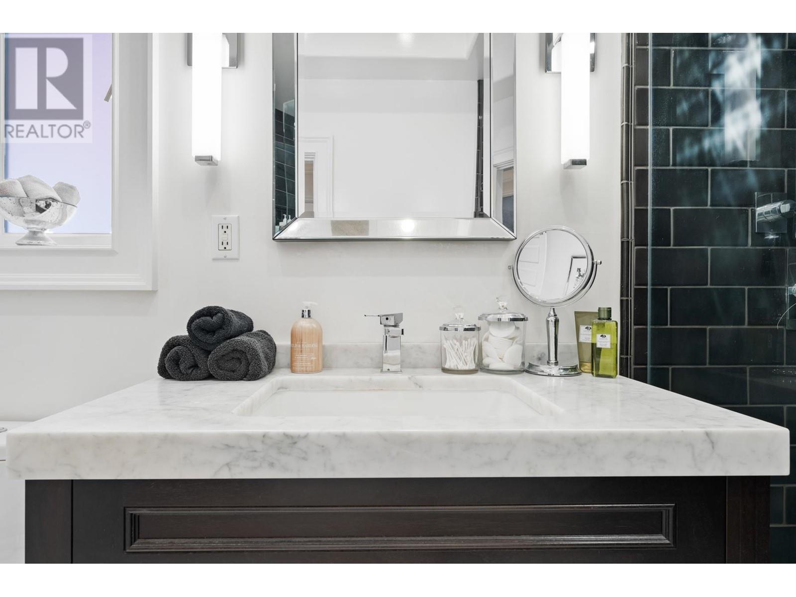 Listing Picture 30 of 40 : 2066 W 42ND AVENUE, Vancouver / 溫哥華 - 魯藝地產 Yvonne Lu Group - MLS Medallion Club Member