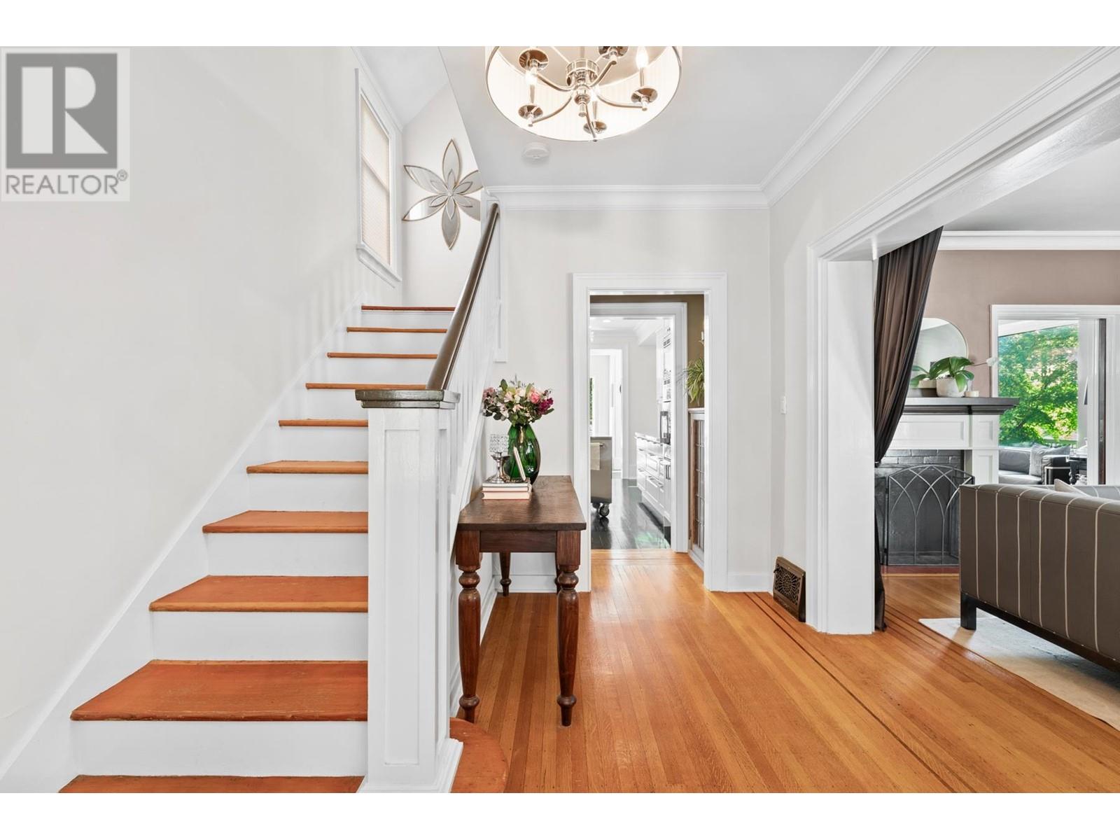 Listing Picture 5 of 40 : 2066 W 42ND AVENUE, Vancouver / 溫哥華 - 魯藝地產 Yvonne Lu Group - MLS Medallion Club Member