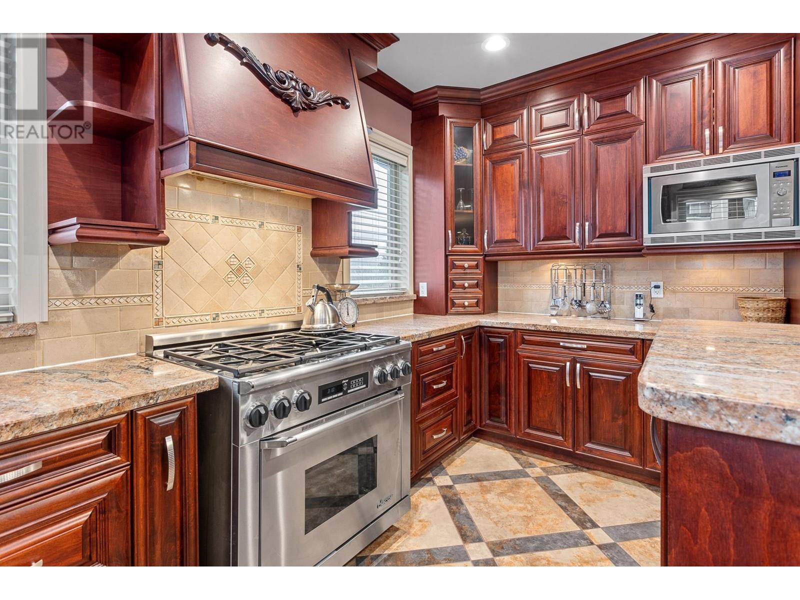 2701 St George Street, Port Moody, British Columbia  V3H 2H1 - Photo 9 - R2970094