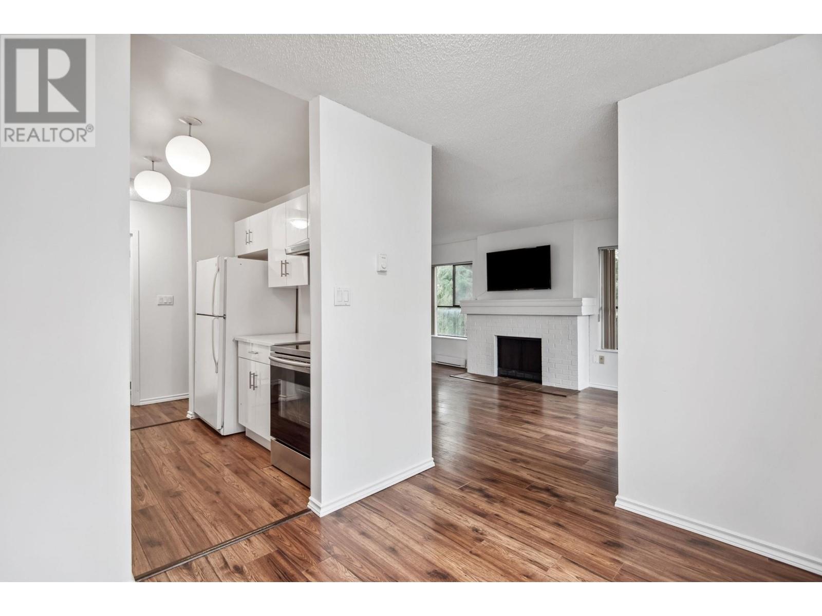 Listing Picture 10 of 26 : 202 7411 MINORU BOULEVARD, Richmond / 烈治文 - 魯藝地產 Yvonne Lu Group - MLS Medallion Club Member