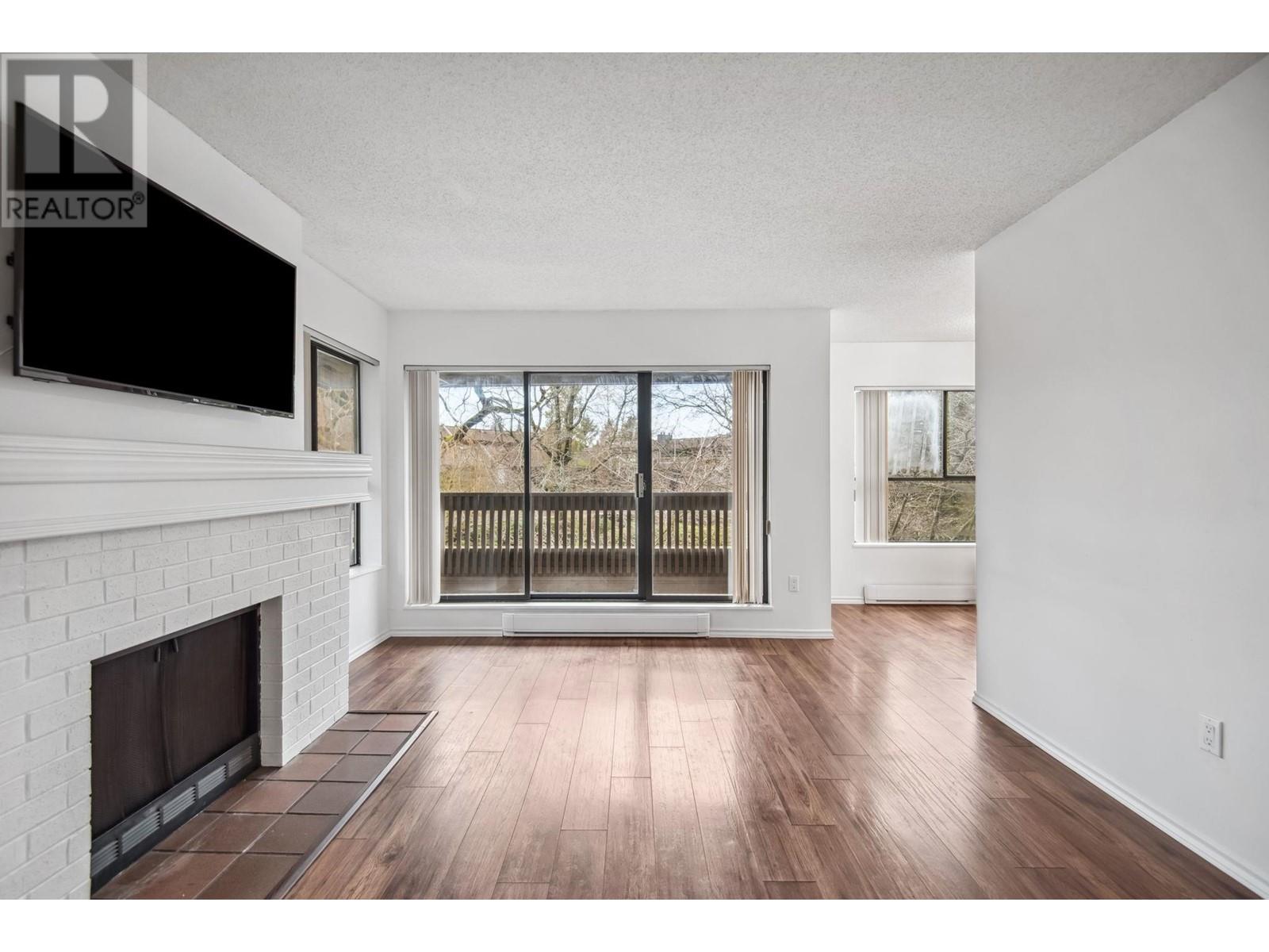 Listing Picture 4 of 26 : 202 7411 MINORU BOULEVARD, Richmond / 烈治文 - 魯藝地產 Yvonne Lu Group - MLS Medallion Club Member