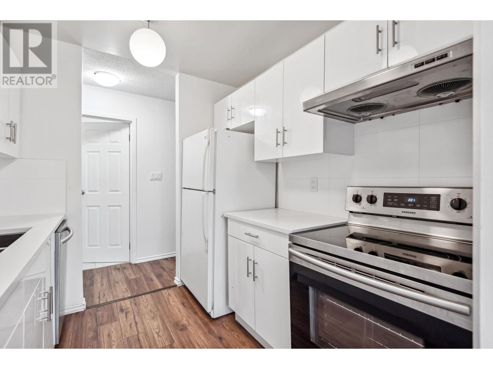 Listing Picture 11 of 26 : 202 7411 MINORU BOULEVARD, Richmond / 烈治文 - 魯藝地產 Yvonne Lu Group - MLS Medallion Club Member