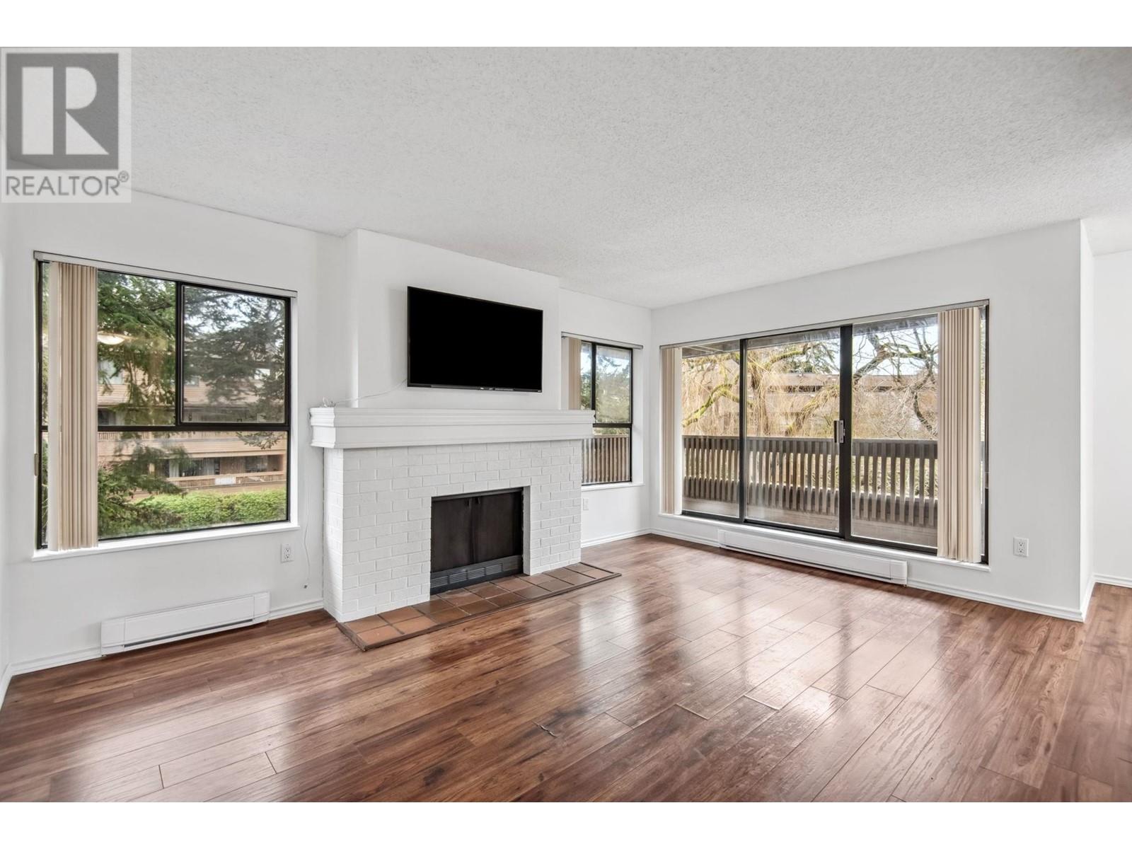 Listing Picture 3 of 26 : 202 7411 MINORU BOULEVARD, Richmond / 烈治文 - 魯藝地產 Yvonne Lu Group - MLS Medallion Club Member