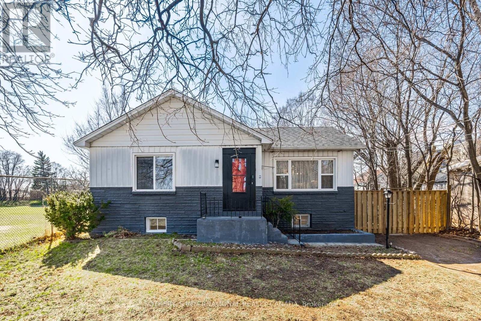 Property at 4075A LAWRENCE AVENUE E image 2
