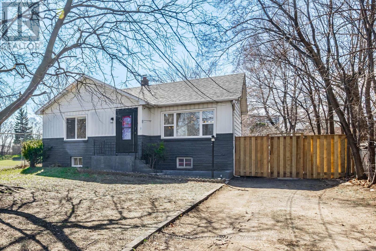 Property at 4075A LAWRENCE AVENUE E image 3