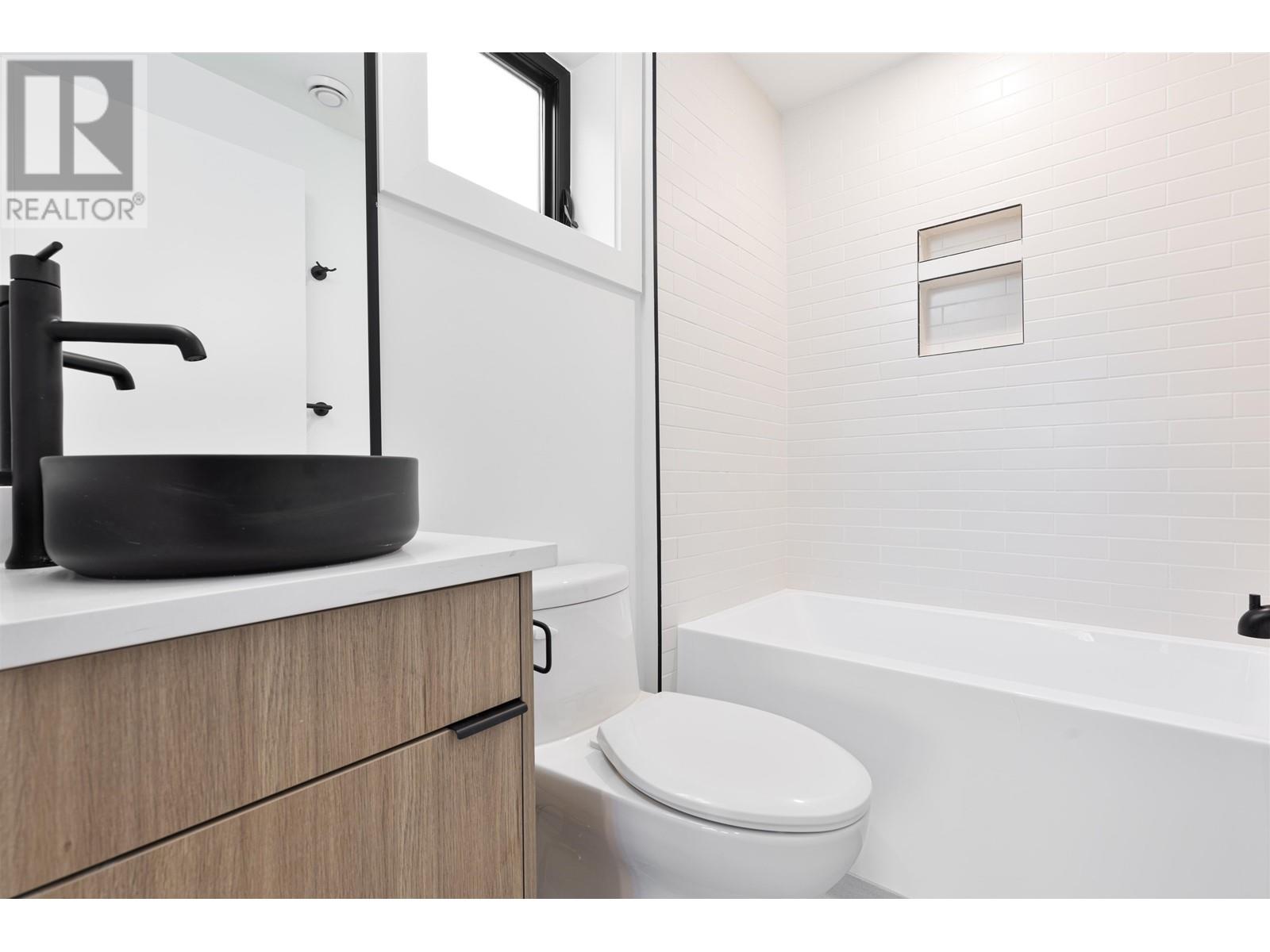 2632 Ward Street, Vancouver, British Columbia  V5R 4S6 - Photo 10 - R2970132