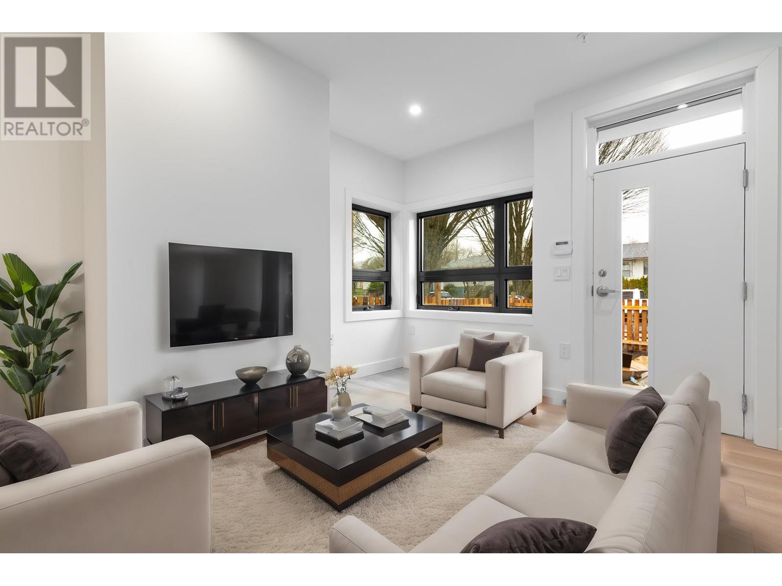 2632 Ward Street, Vancouver, British Columbia  V5R 4S6 - Photo 3 - R2970132