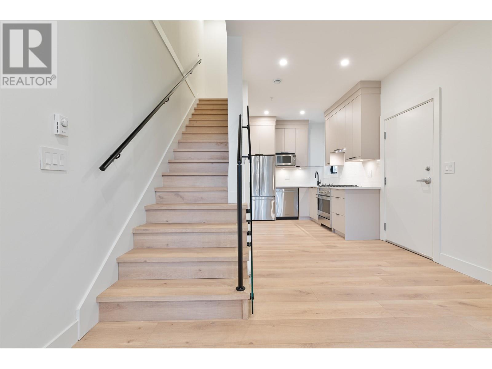 2632 Ward Street, Vancouver, British Columbia  V5R 4S6 - Photo 4 - R2970132
