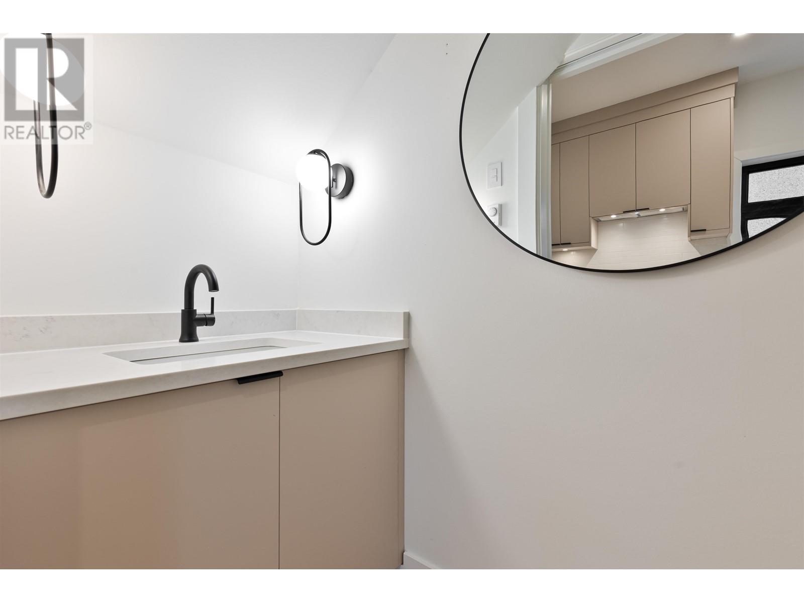 2632 Ward Street, Vancouver, British Columbia  V5R 4S6 - Photo 5 - R2970132