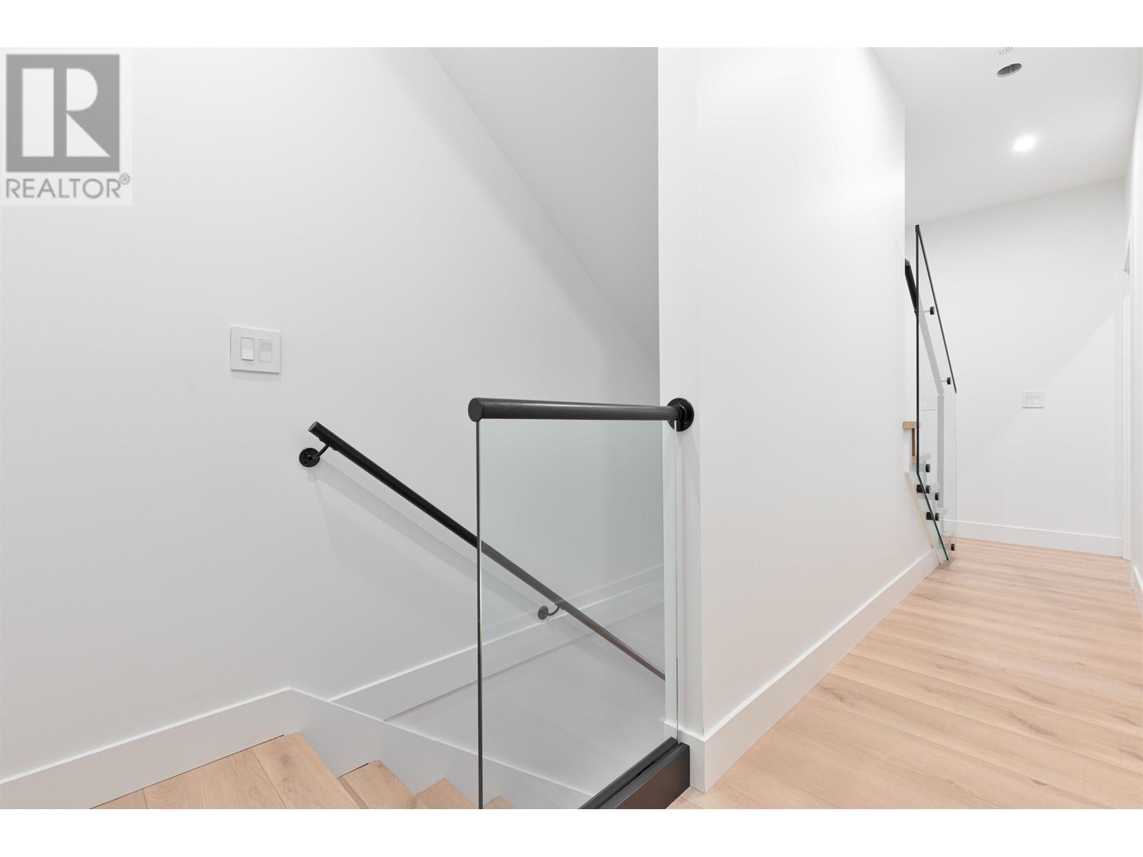 2632 Ward Street, Vancouver, British Columbia  V5R 4S6 - Photo 6 - R2970132
