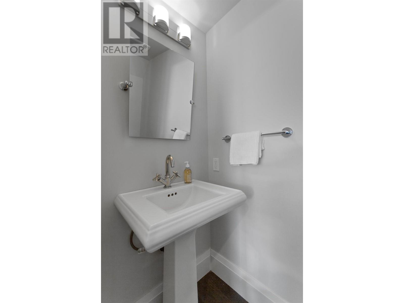 Listing Picture 12 of 25 : 3345 COLLINGWOOD STREET, Vancouver / 溫哥華 - 魯藝地產 Yvonne Lu Group - MLS Medallion Club Member