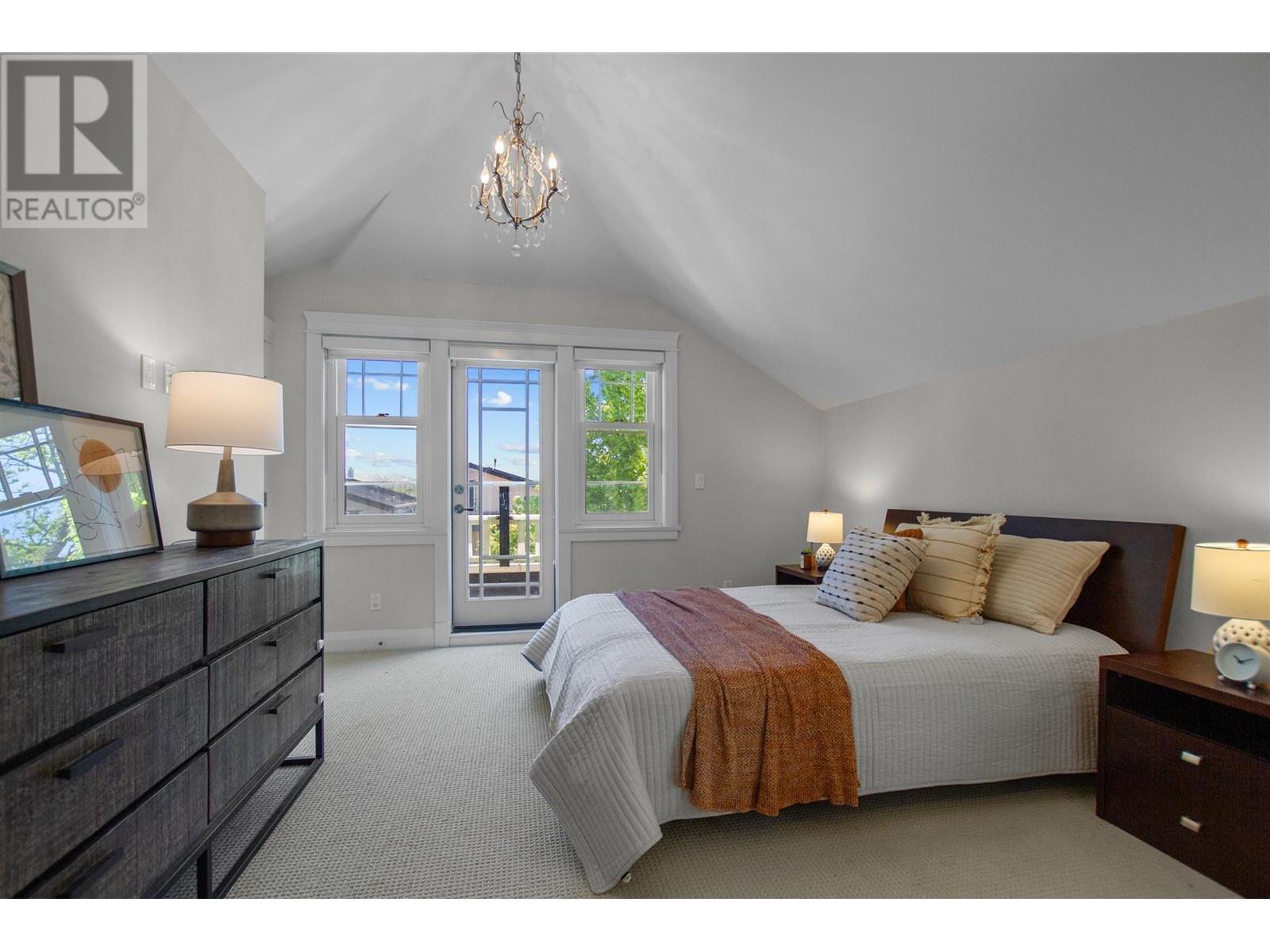 Listing Picture 14 of 25 : 3345 COLLINGWOOD STREET, Vancouver / 溫哥華 - 魯藝地產 Yvonne Lu Group - MLS Medallion Club Member