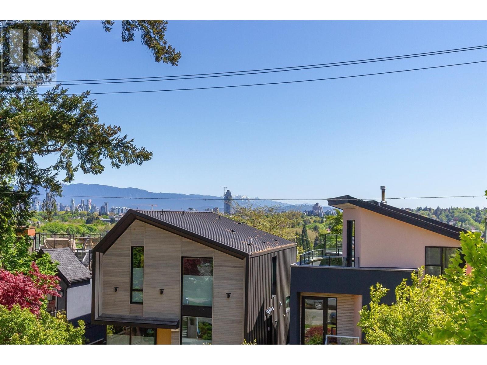 Listing Picture 16 of 25 : 3345 COLLINGWOOD STREET, Vancouver / 溫哥華 - 魯藝地產 Yvonne Lu Group - MLS Medallion Club Member