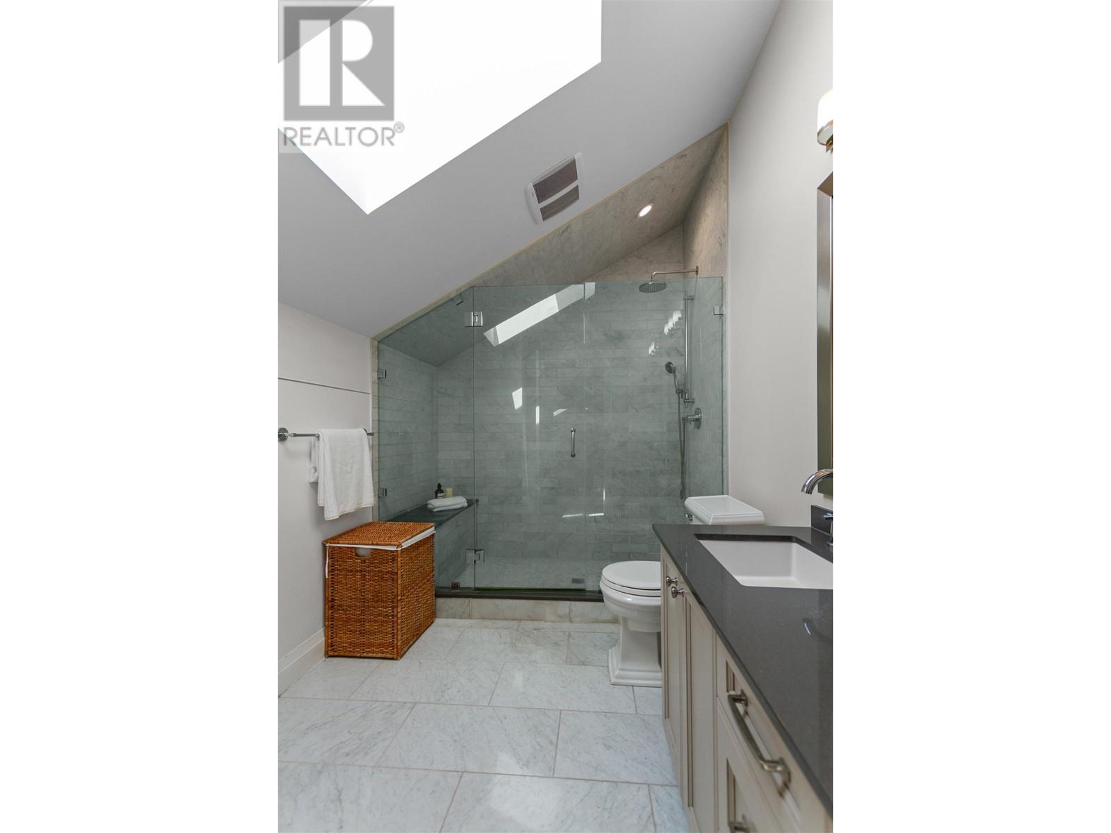 Listing Picture 18 of 25 : 3345 COLLINGWOOD STREET, Vancouver / 溫哥華 - 魯藝地產 Yvonne Lu Group - MLS Medallion Club Member