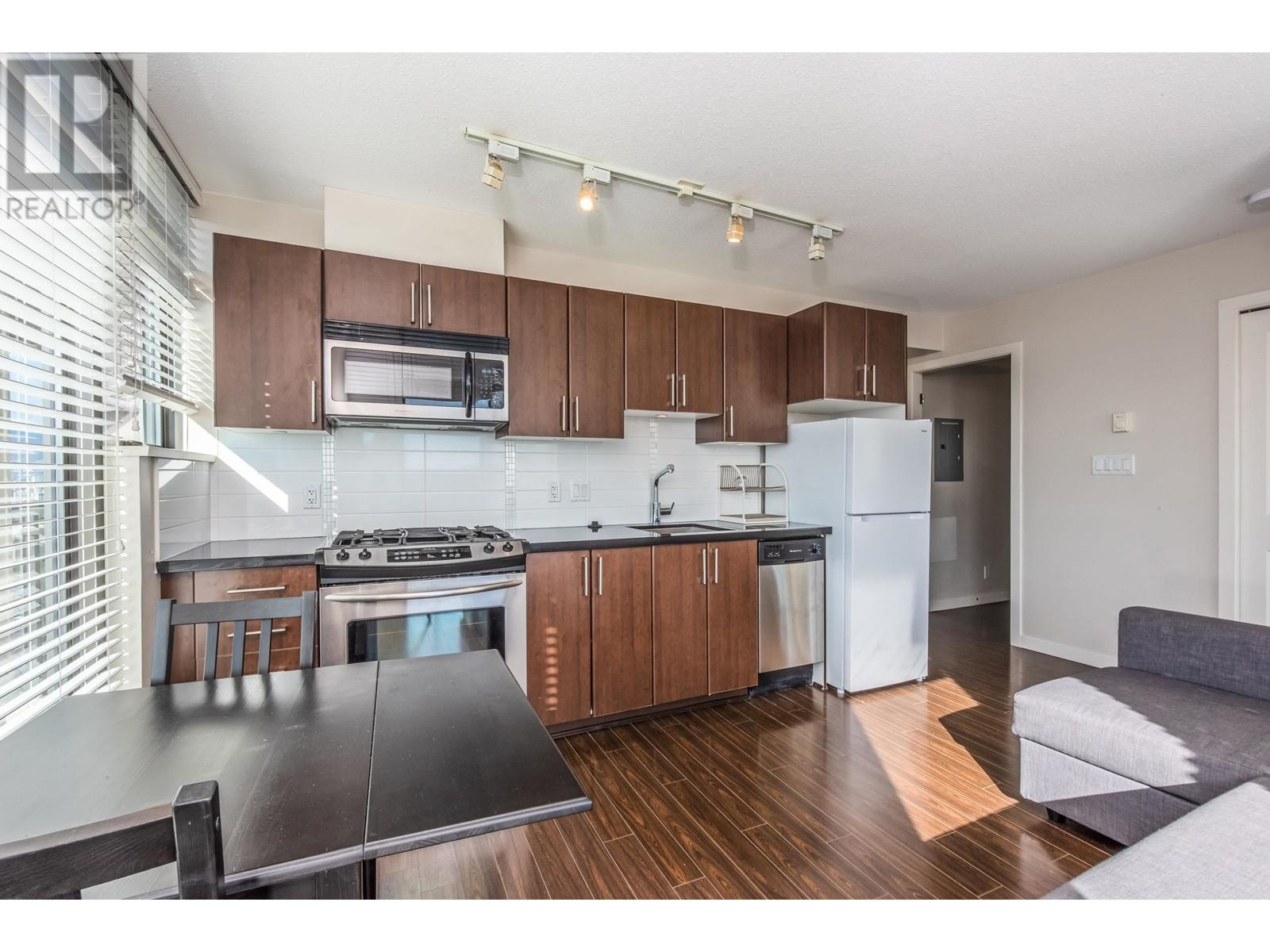 Listing Picture 3 of 28 : 1503 1068 W BROADWAY, Vancouver / 溫哥華 - 魯藝地產 Yvonne Lu Group - MLS Medallion Club Member