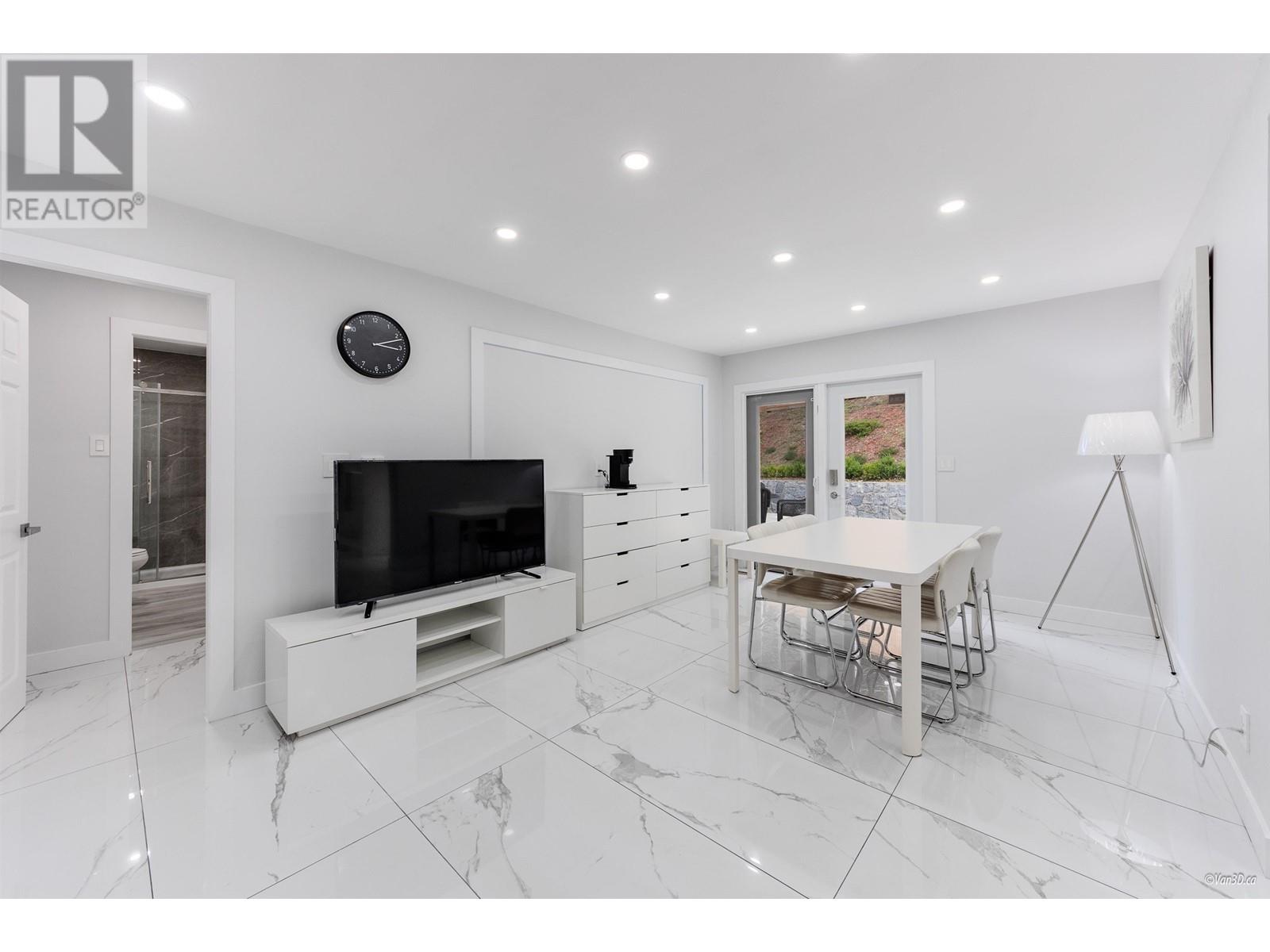 7550 Carnleigh Place, Burnaby, British Columbia  V5E 4A4 - Photo 8 - R2970159