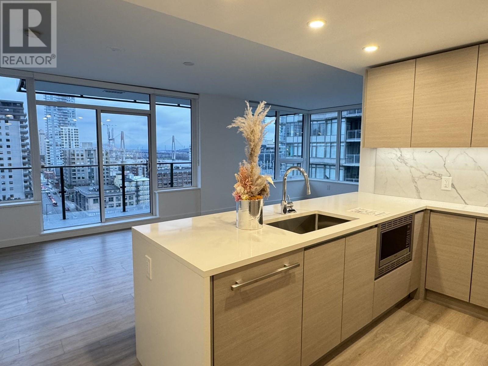 1904 823 Carnarvon Street, New Westminster, British Columbia  V3M 0N5 - Photo 2 - R2970131