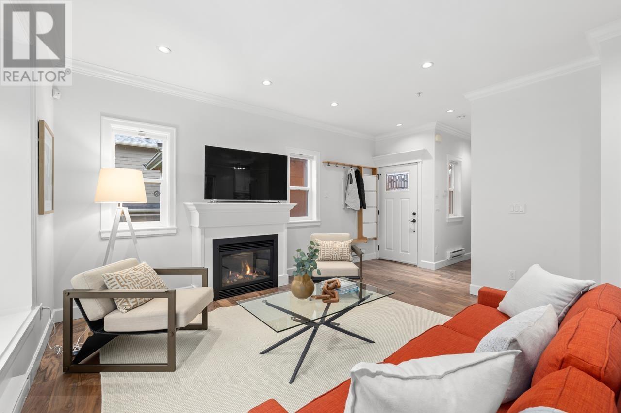 Listing Picture 3 of 27 : 3757 LANARK STREET, Vancouver / 溫哥華 - 魯藝地產 Yvonne Lu Group - MLS Medallion Club Member