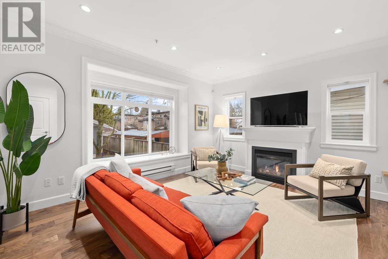 Listing Picture 2 of 27 : 3757 LANARK STREET, Vancouver / 溫哥華 - 魯藝地產 Yvonne Lu Group - MLS Medallion Club Member