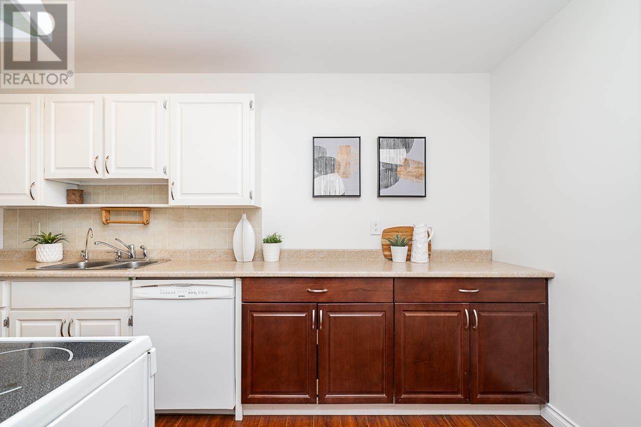 Listing Picture 13 of 21 : 235 9101 HORNE STREET, Burnaby / 本拿比 - 魯藝地產 Yvonne Lu Group - MLS Medallion Club Member