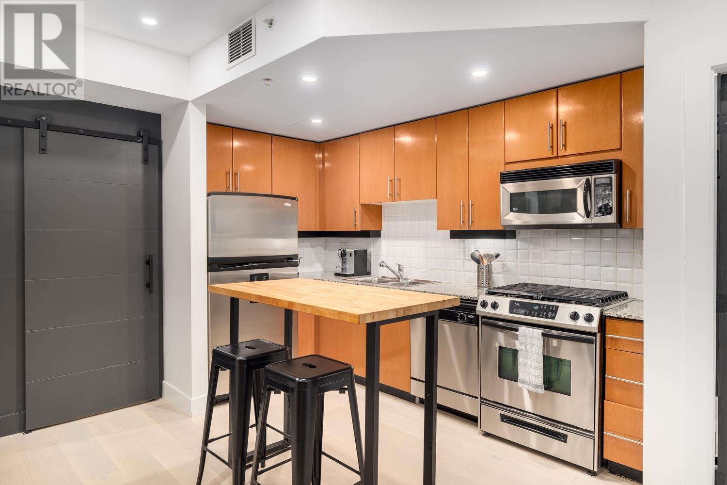 301 168 E Esplanade, North Vancouver, British Columbia  V7L 4X8 - Photo 6 - R2955235