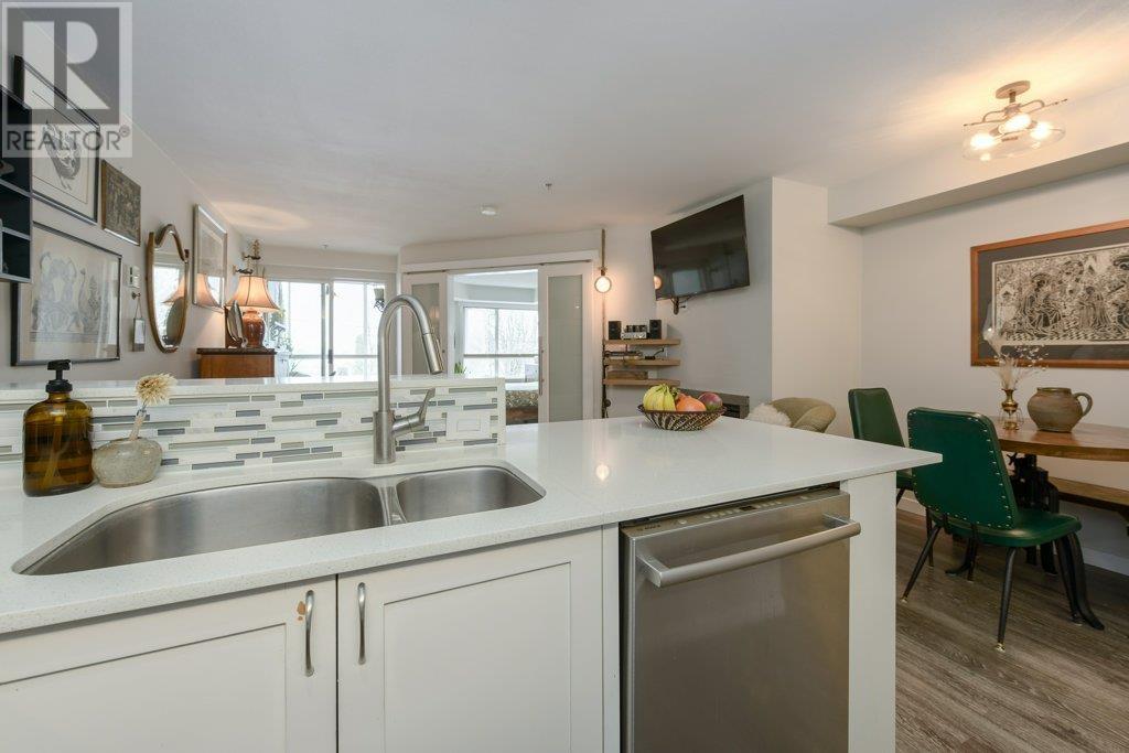 Listing Picture 10 of 40 : 206 1707 CHARLES STREET, Vancouver / 溫哥華 - 魯藝地產 Yvonne Lu Group - MLS Medallion Club Member