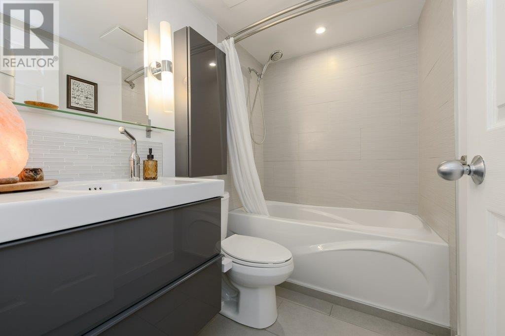 Listing Picture 18 of 40 : 206 1707 CHARLES STREET, Vancouver / 溫哥華 - 魯藝地產 Yvonne Lu Group - MLS Medallion Club Member