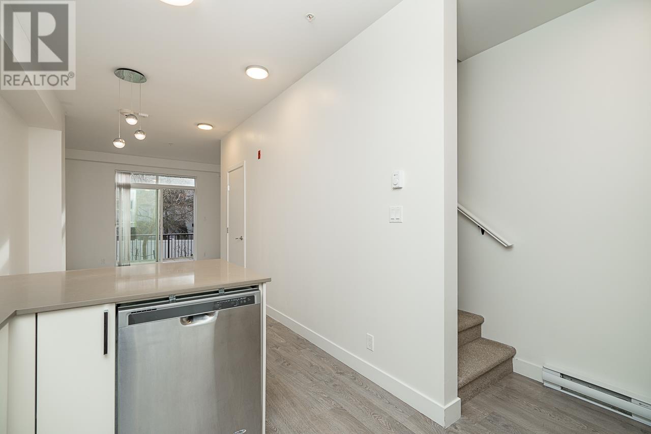 Listing Picture 10 of 26 : 112 7250 18TH AVENUE, Burnaby / 本拿比 - 魯藝地產 Yvonne Lu Group - MLS Medallion Club Member