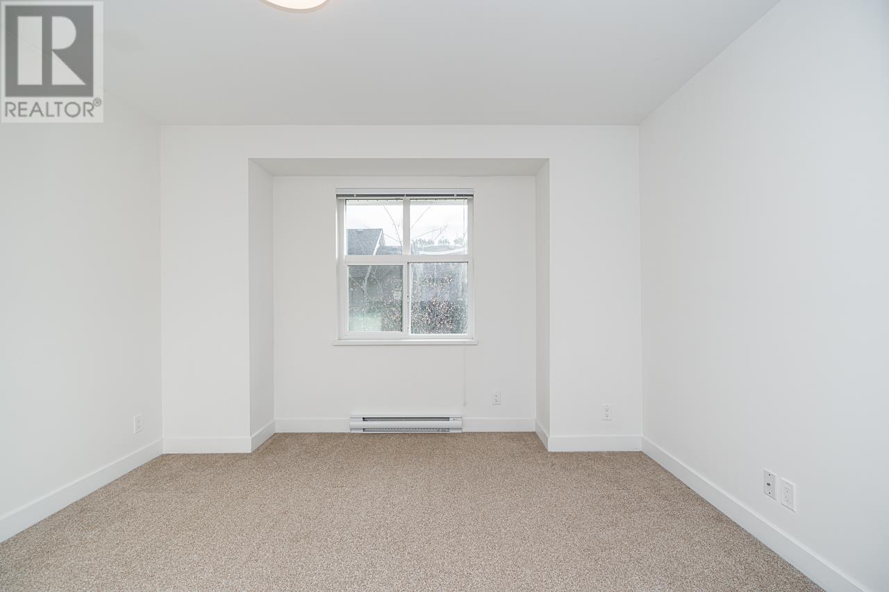 Listing Picture 12 of 26 : 112 7250 18TH AVENUE, Burnaby / 本拿比 - 魯藝地產 Yvonne Lu Group - MLS Medallion Club Member