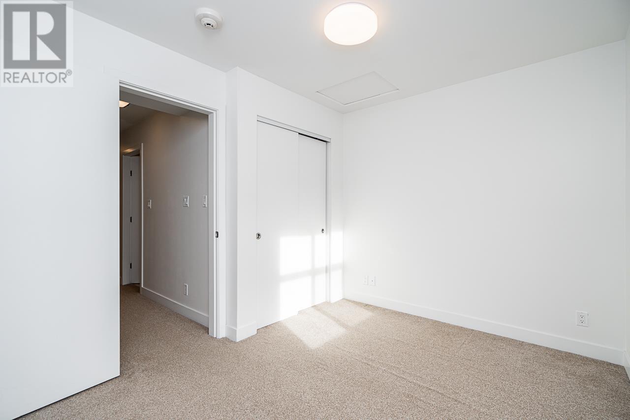Listing Picture 13 of 26 : 112 7250 18TH AVENUE, Burnaby / 本拿比 - 魯藝地產 Yvonne Lu Group - MLS Medallion Club Member
