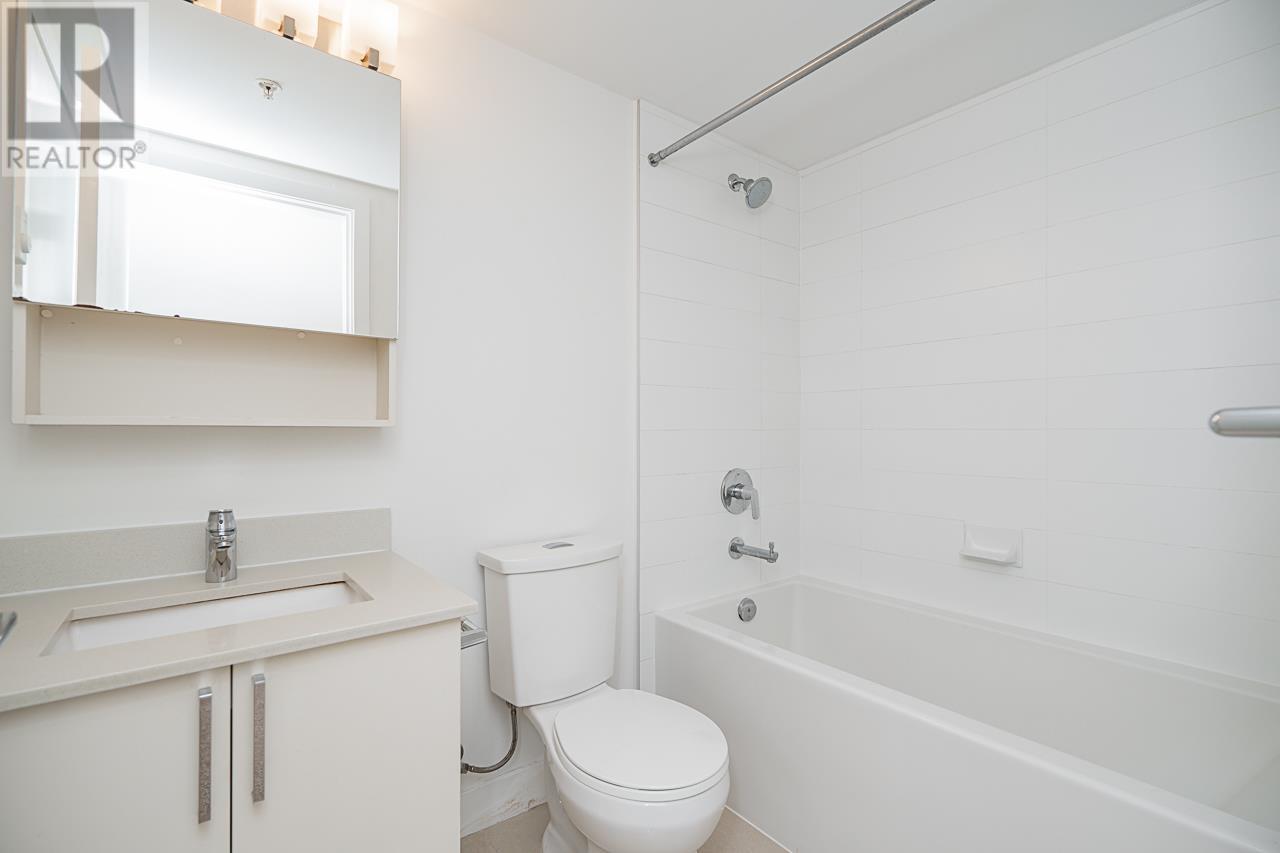 Listing Picture 15 of 26 : 112 7250 18TH AVENUE, Burnaby / 本拿比 - 魯藝地產 Yvonne Lu Group - MLS Medallion Club Member