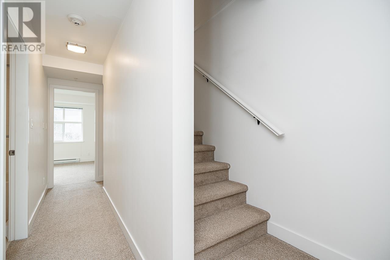 Listing Picture 17 of 26 : 112 7250 18TH AVENUE, Burnaby / 本拿比 - 魯藝地產 Yvonne Lu Group - MLS Medallion Club Member