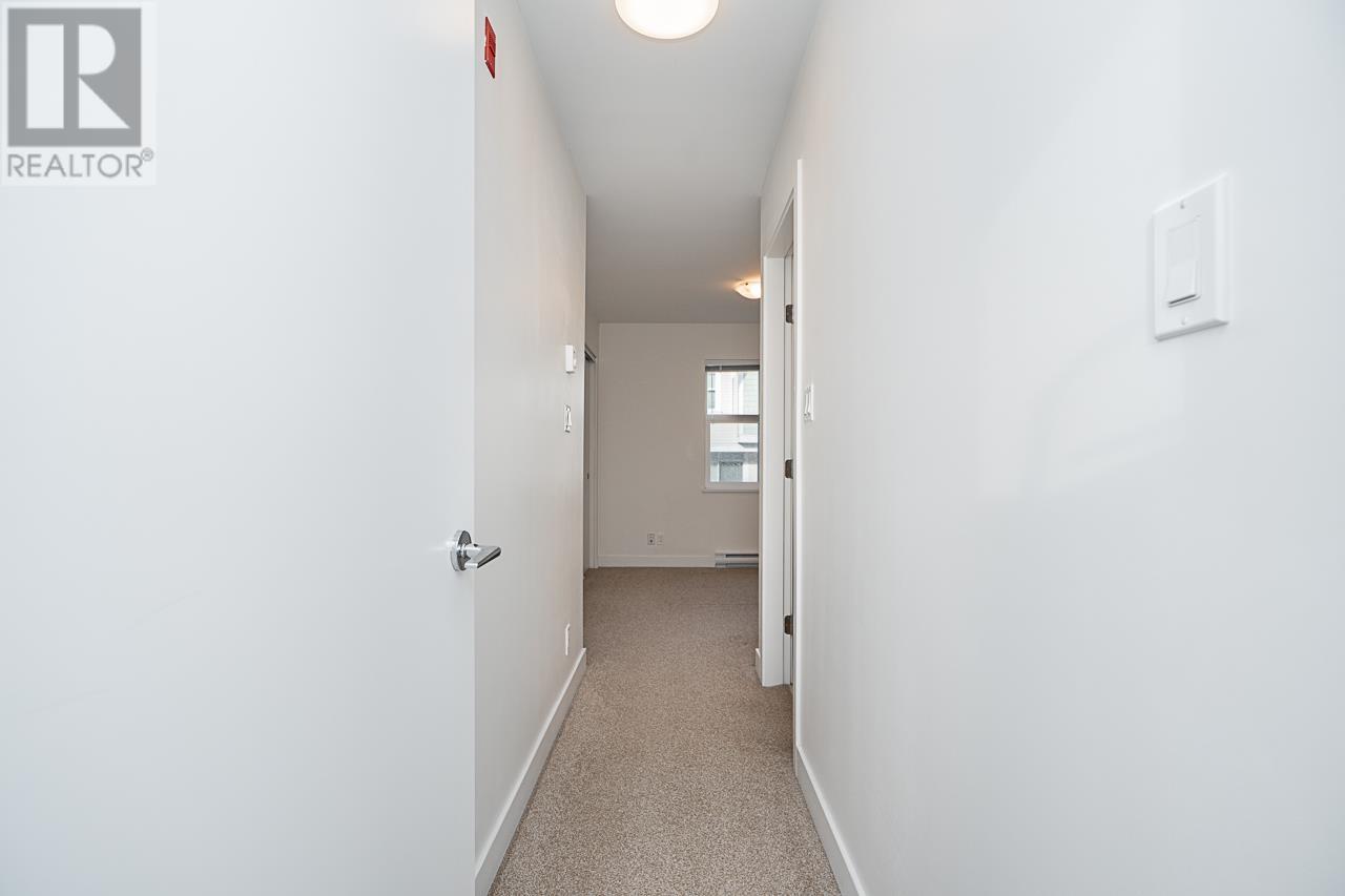 Listing Picture 18 of 26 : 112 7250 18TH AVENUE, Burnaby / 本拿比 - 魯藝地產 Yvonne Lu Group - MLS Medallion Club Member