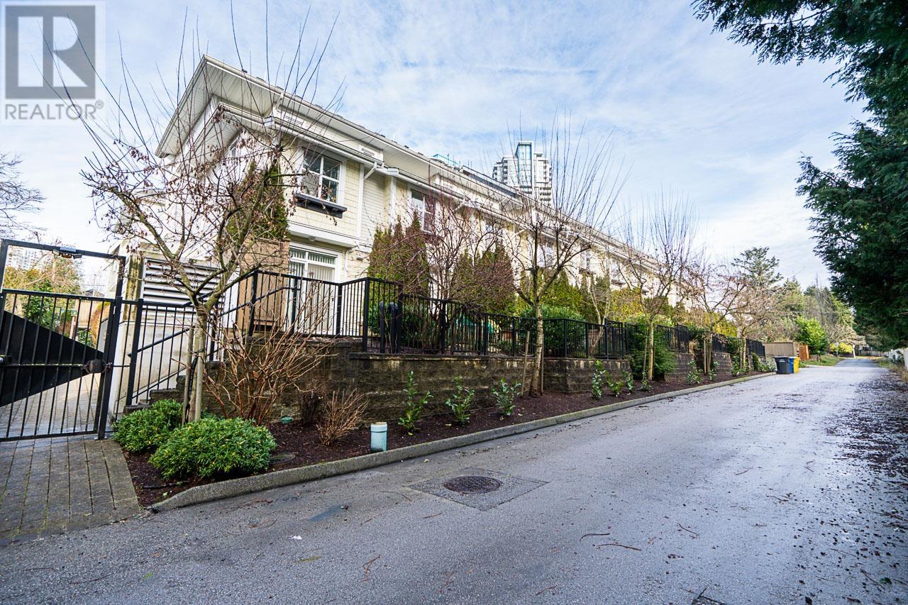 Listing Picture 24 of 26 : 112 7250 18TH AVENUE, Burnaby / 本拿比 - 魯藝地產 Yvonne Lu Group - MLS Medallion Club Member