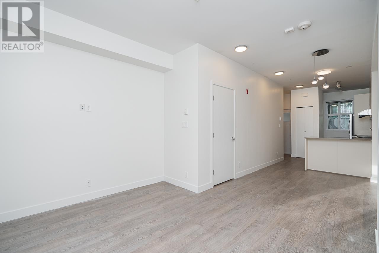 Listing Picture 7 of 26 : 112 7250 18TH AVENUE, Burnaby / 本拿比 - 魯藝地產 Yvonne Lu Group - MLS Medallion Club Member