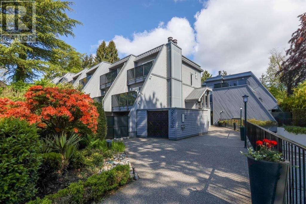 Listing Picture 2 of 30 : 211 2893 W 41ST STREET, Vancouver / 溫哥華 - 魯藝地產 Yvonne Lu Group - MLS Medallion Club Member