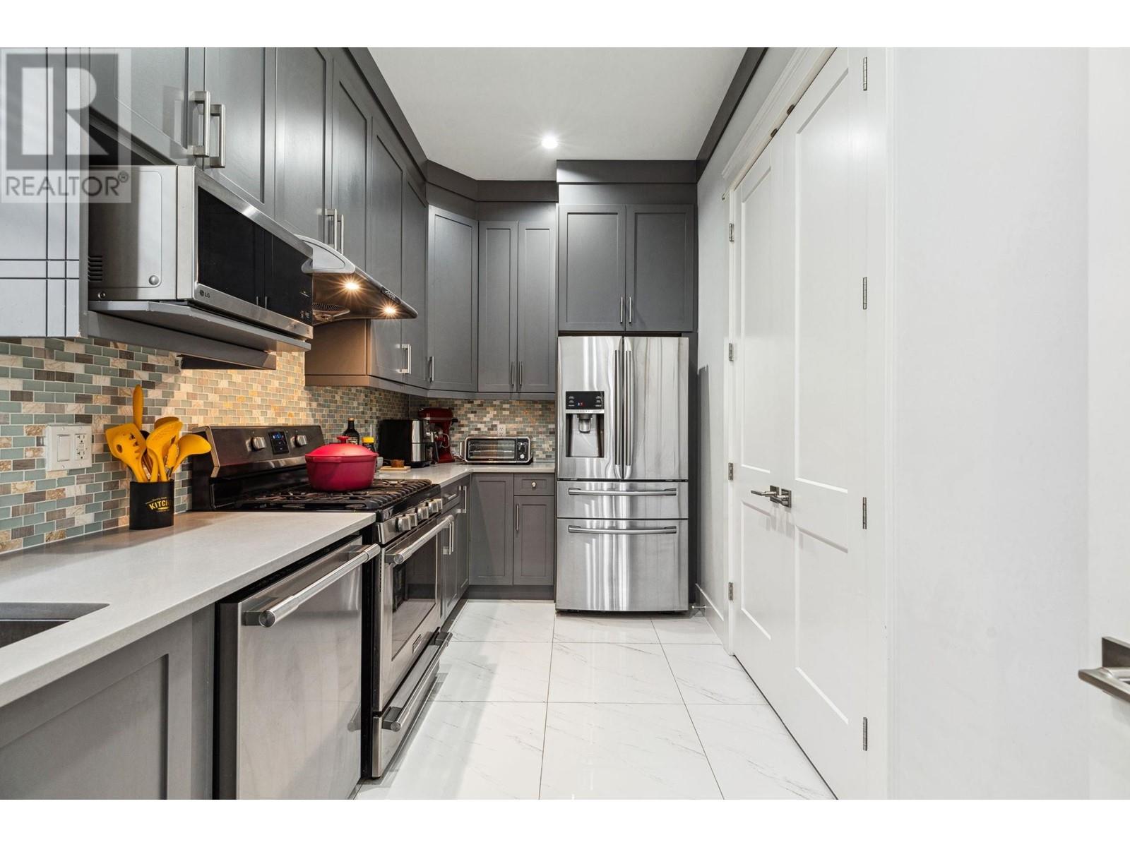 338 Mundy Street, Coquitlam, British Columbia  V3K 5M4 - Photo 5 - R2970206