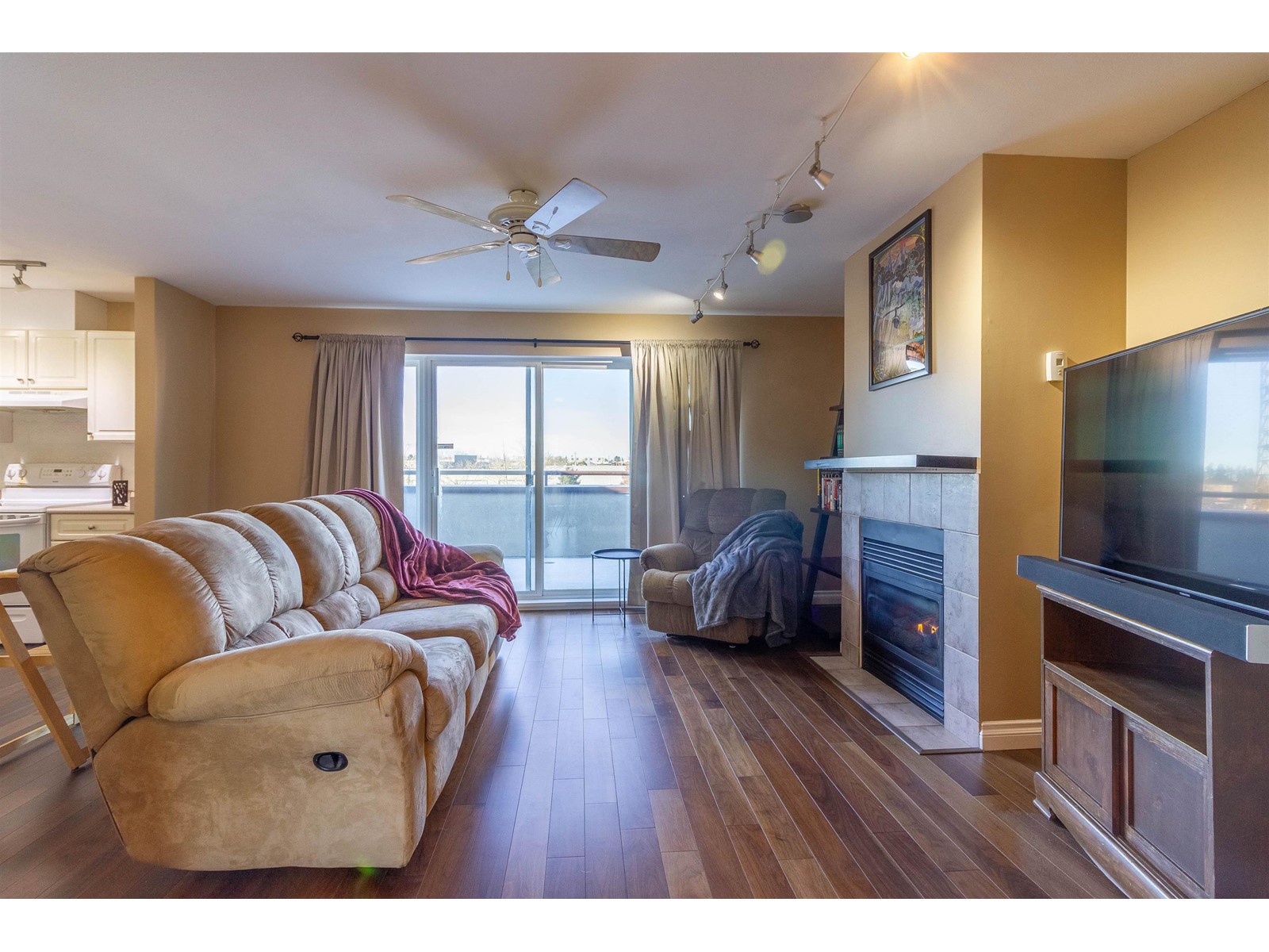 Property at 405 7505 138 STREET image 2
