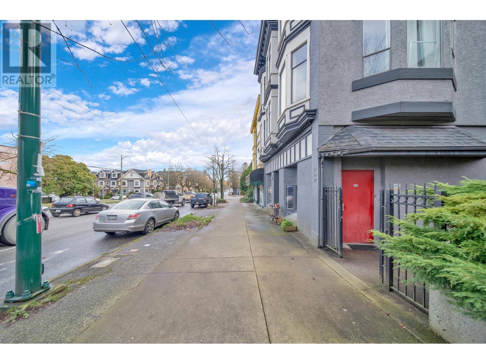 Listing Picture 3 of 24 : 2 862 E BROADWAY, Vancouver / 溫哥華 - 魯藝地產 Yvonne Lu Group - MLS Medallion Club Member